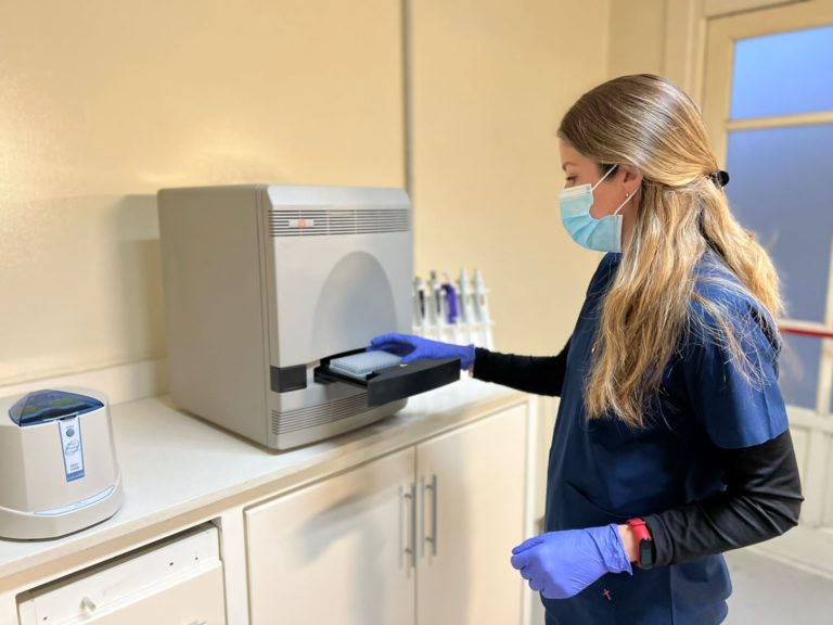 La Pampa adquirió equipamiento para evaluar la carga viral en personas con VIH