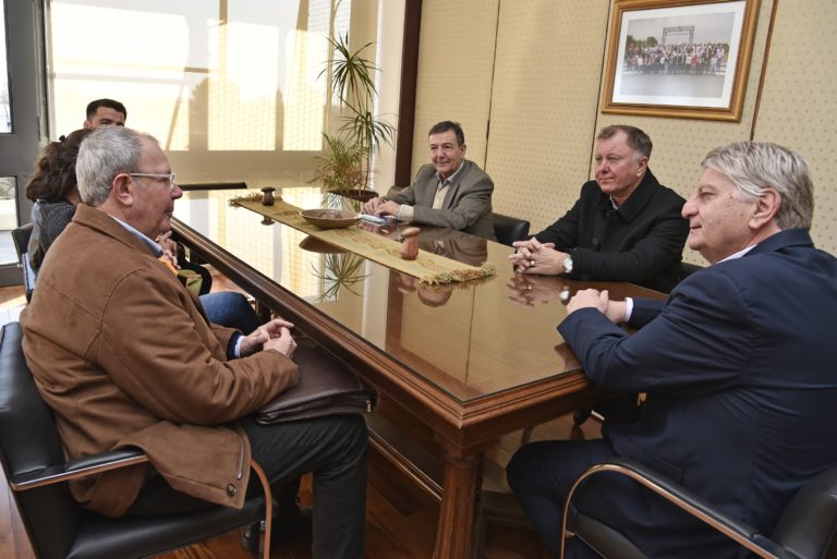 Ziliotto se reunió con socios de la empresa Casa Alarcia y con el Intendente de Macachín