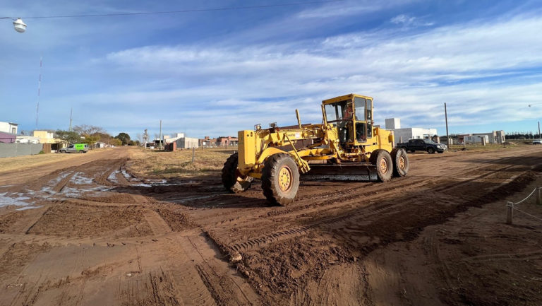 Continúan las obras de reacondicionamiento de calles en barrio Sur, “La Loma” y “Los Horneros”
