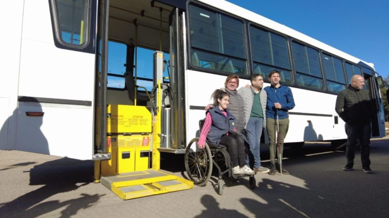 CORPICO presentó en sociedad el colectivo con rampa para personas con movilidad reducida que se sumará al recorrido de la línea local