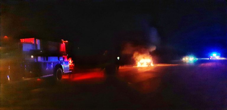 El fuego destruyó por completo un automóvil entre General Pico y Metileo