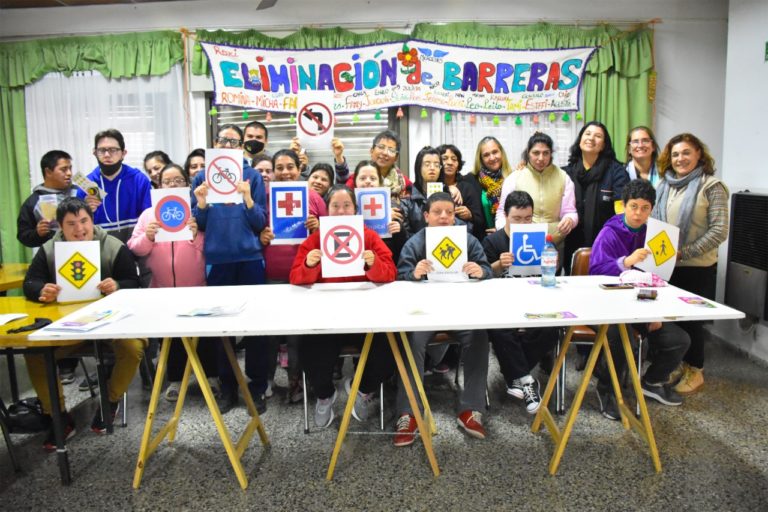 La municipalidad llevó a cabo una charla con integrantes del programa “eliminación de barreras”