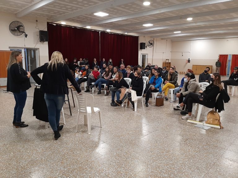 “Educación + Justicia” llegó por primera vez a una escuela nocturna