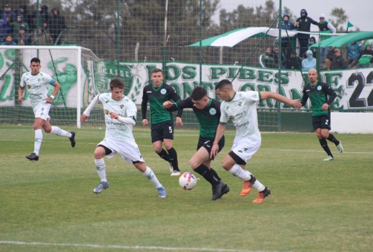 Ferro falló un penal, no pudo abrir el marcador y se trajo un punto de su visita a Camioneros