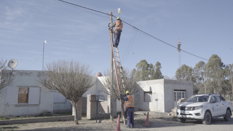 Comenzaron los trabajos para llevar fibra óptica a Cuchillo Có