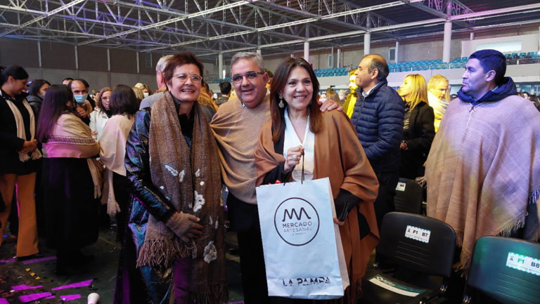 Cultura participa de la Fiesta Nacional del Poncho en Catamarca junto al Fondo Editorial Pampeano