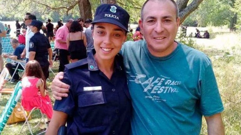 El papá que impulsa una ley contra la violencia digital: “Mi hija no soportó ver su cuerpo en las redes”