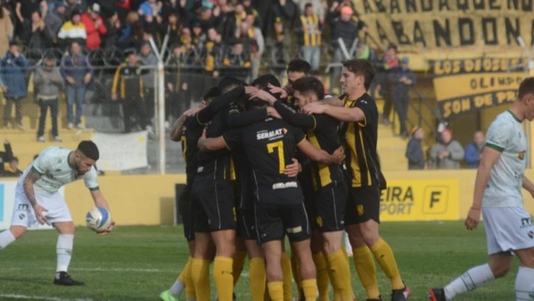 Ferro no pudo hacer pie frente al líder Olimpo y cayó sin atenuantes en Bahía Blanca