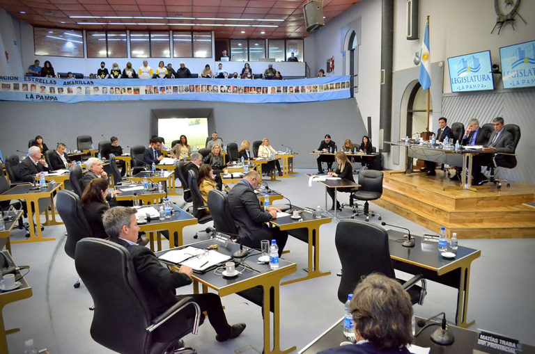 Con la presencia de “Estrellas Amarillas”, Diputados aprobaron por unanimidad la ley de “alcohol cero” en La Pampa