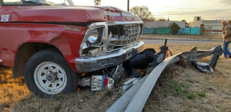 Ruta 1 y calle 33: Una camioneta chocó a una moto