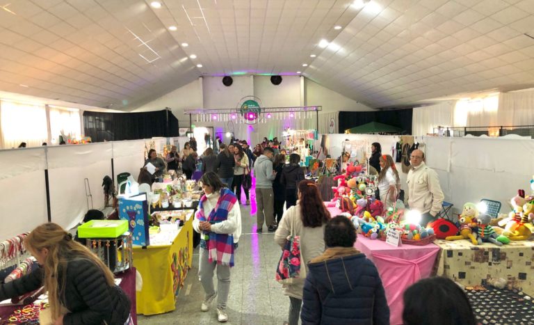 Gran marco de público se congregó este domingo en la feria de la amistad