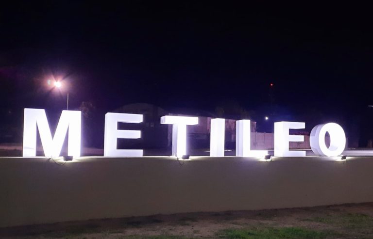 Vecinos de la localidad de Metileo podrán adquirir carne, pan y leche, a precio social