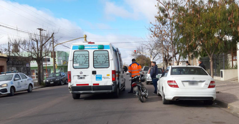 Dos mujeres trasladadas al Hospital luego de accidentarse en calle 10 entre 25 y 27