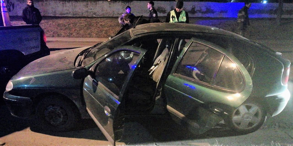 Tras importante operativo, la Policía recuperó en América un auto que había sido robado en Colonia Barón y detuvo a dos delincuentes