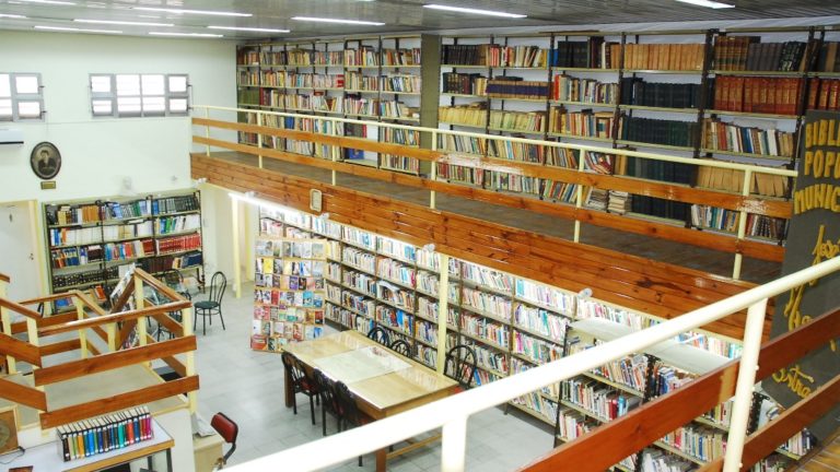 Presentan “Hilvanando historias” una recopilación de los trabajos literarios que incluye cuentos y poesías