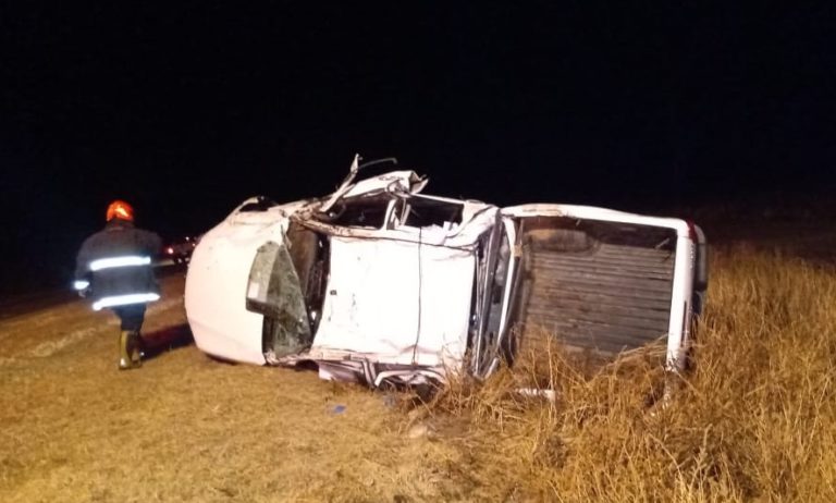 Camioneta protagonizó un vuelco fatal en Ruta 1 a escasos km de Quemú Quemú: Revelaron las identidades de los dos hombres de 50 y 35 años que murieron