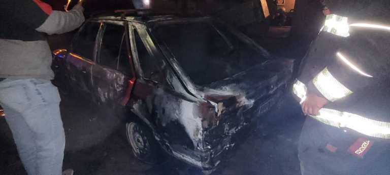 General Acha: Pelea entre familiares terminó con un auto incendiado y seis detenidos