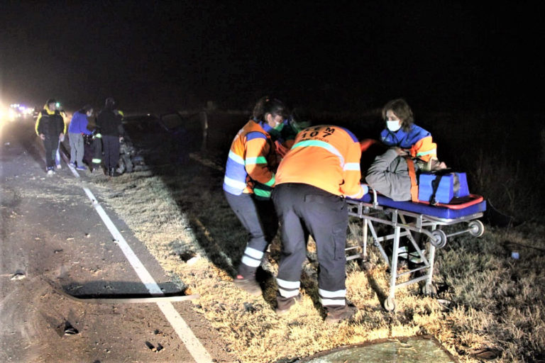 Siniestro fatal a escasos kilómetros de General Pico: De las 7 personas involucradas, dos continúan internados y el resto recibió el alta médica