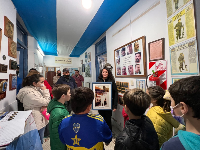 Jóvenes visitaron el museo de Malvinas “Alberto Amesgaray”