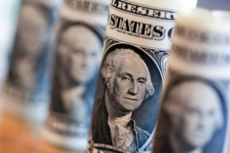 Durante el 2023, el dólar blue ya subió $183, una cifra récord