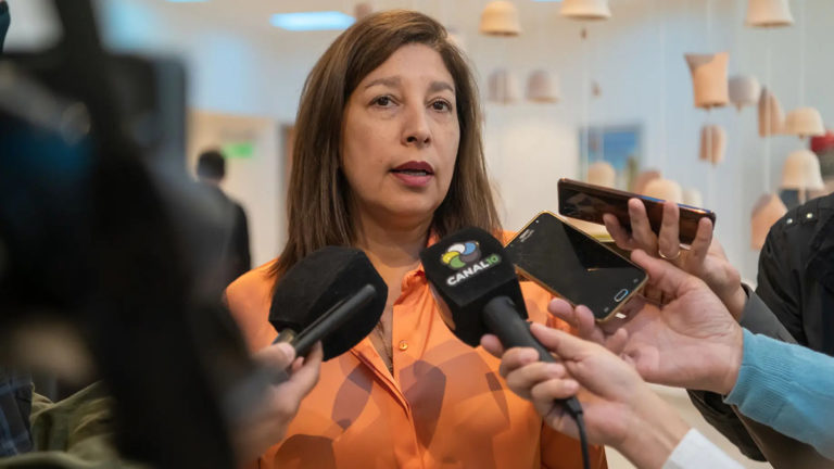 La gobernadora de Río Negro sostuvo que el asesinato de Agustina Fernández “enlutó a toda la sociedad” y pidió que “se logre dar con el culpable”