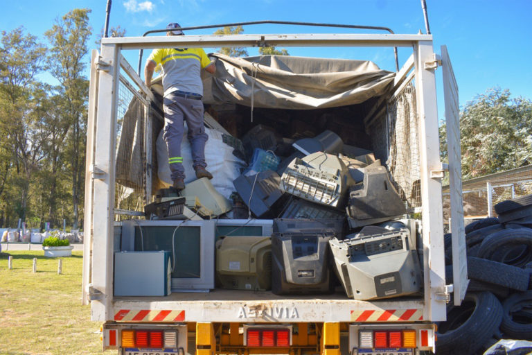 El Municipio recolectó 2 mil kilos de residuos de aparatos eléctricos: “Queremos agradecer a toda la gente que se acercó”