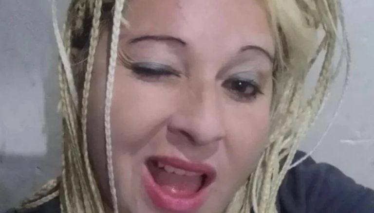 Quién es y cuáles son los planes sociales que cobra la mujer del controvertido video viral