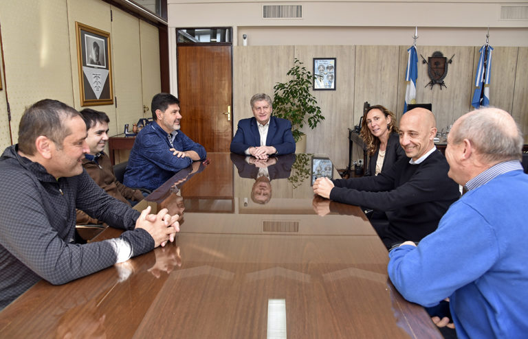 Tras el histórico ascenso, dirigentes de Pico FBC fueron recibidos por el Gobierno: “El torneo dura 10 meses y el club deberá recorrer más de 14 mil kilómetros”