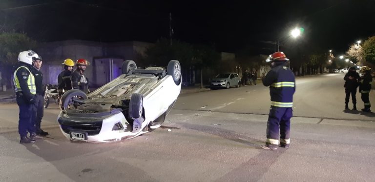 General Pico: Choque y vuelco en la madrugada
