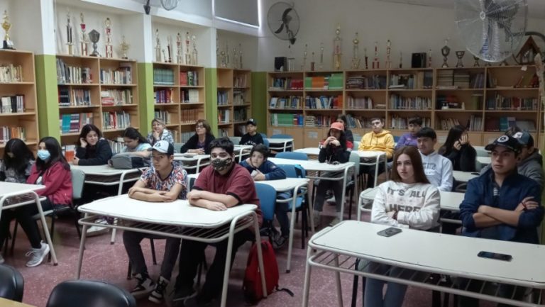 Estudiantes de escuelas agrotécnicas en Taller de Fotografía y Video