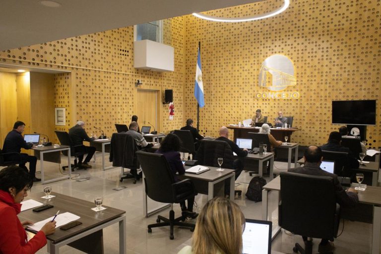 Con la aprobación de proyectos para distintos barrios, la vuelta del boxeo a General Pico y un nuevo reconocimiento a Bauti Bal tuvo lugar una nueva sesión del Concejo Deliberante
