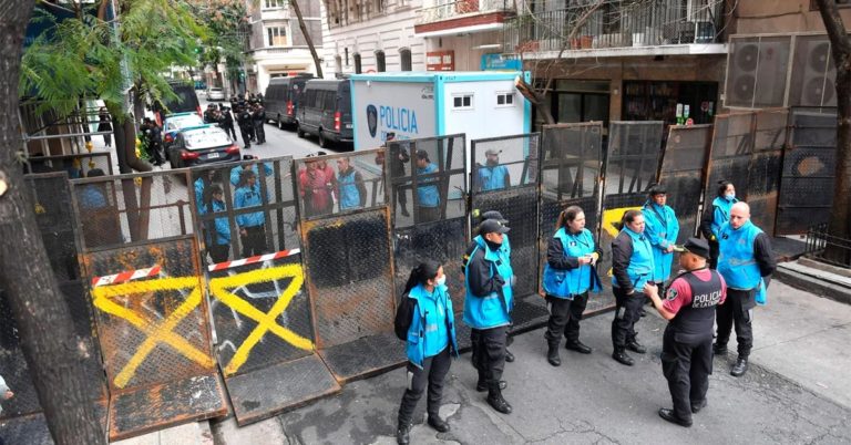 Vallas en la casa de Cristina Kirchner: La Cámpora canceló el acto de Parque Lezama y marcha a Recoleta
