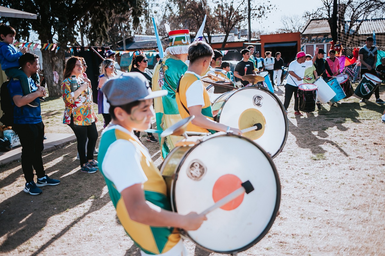 Colorido encuentro de murgas en “La Casita de INAÚN” por el “Día del Niño”: Mañana será el festejo central en el Paseo Ferroviario