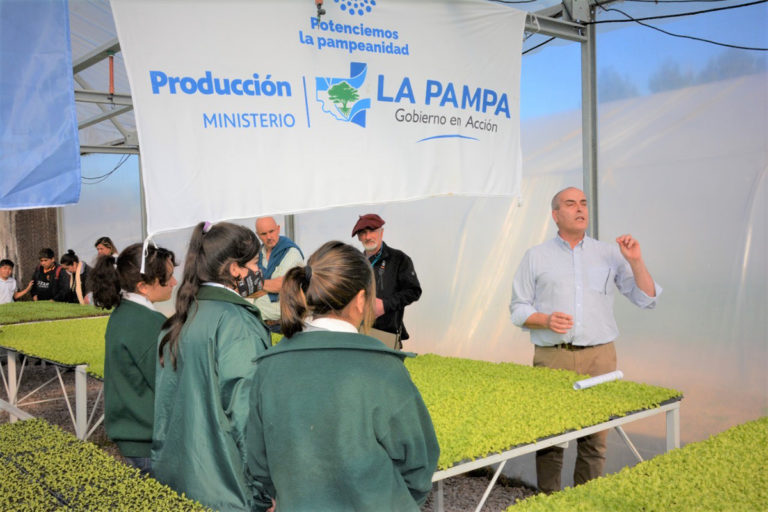 El CERET fue sede de una capacitación en cultivos de lechuga invernal