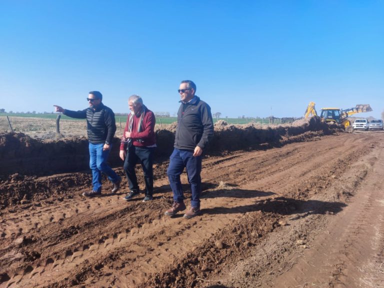 Obras de mantenimiento de los caminos vecinales de Metileo