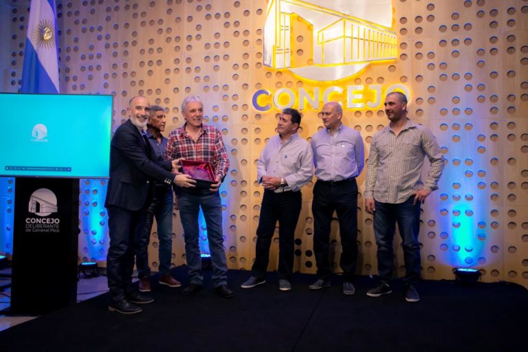 Homenaje a “Las Voces del Chañar”: “nosotros donde vamos llevamos el nombre de General Pico y lo tenemos siempre presente”, expresó el integrante de la banda, Edgardo Hernández