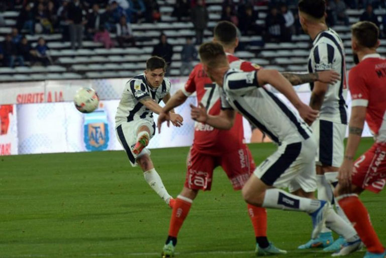 Con otro “golazo” de Rodrigo Garro, Talleres se impuso ante Argentinos y recuperó la sonrisa en Córdoba