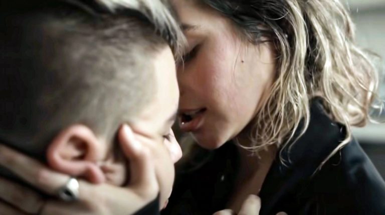 Su ex la bloqueó de todas las redes sociales y ella apareció en el video de su artista favorito