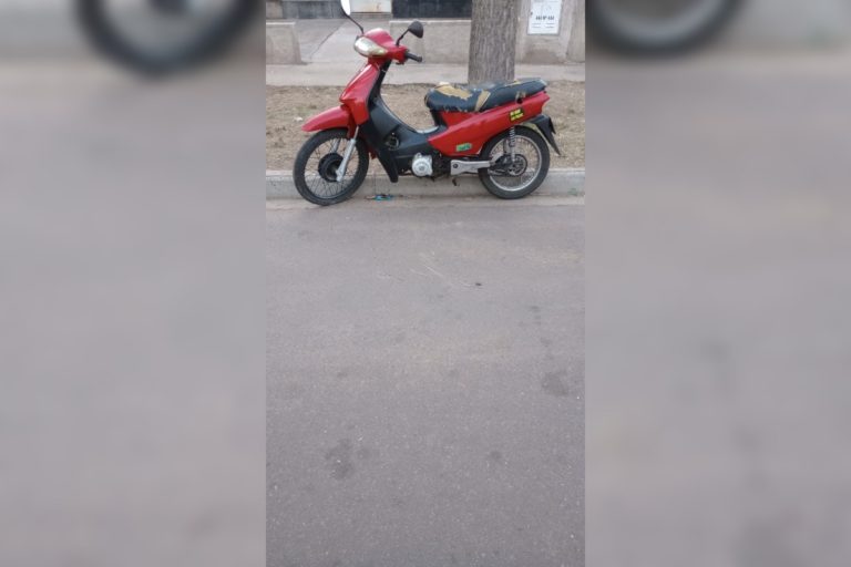 Tras accidente, conductor de moto trasladado al hospital