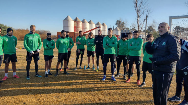 Con varios lesionados, Ferro entrenó y viaja esta noche a Viedma para enfrentar a Sol de Mayo