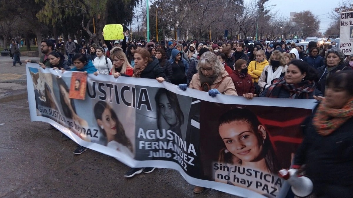 A un mes de la muerte de la joven, la familia de Agustina Fernández viajó desde La Pampa para encabezar una nueva marcha en Cipolletti