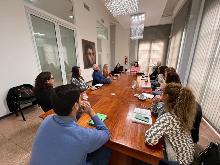 Visita de representantes de Flacso en Pico: el objetivo es elaborar acciones para mitigar problemáticas que afectan a barrios, familias, niñas, niños y adolescentes