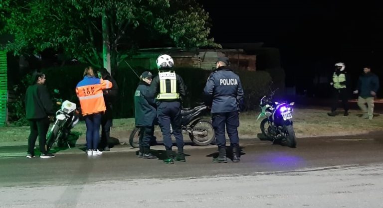 Accidente entre una camioneta y una moto en calle 9 y 48: No hubo lesionados