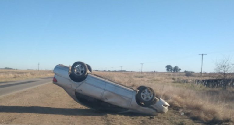Hombre alcoholizado volcó su auto en la Ruta y volvió caminando a General Pico: Fue interceptado por la Policía, trasladado al Hospital e infraccionado