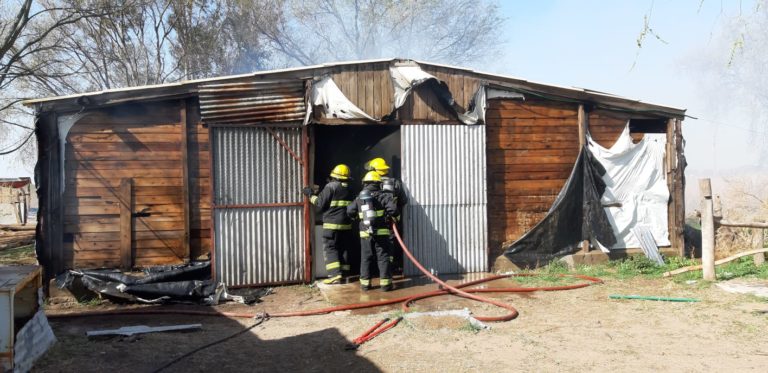 Se reavivó el fuego que incendio un galpón el sábado