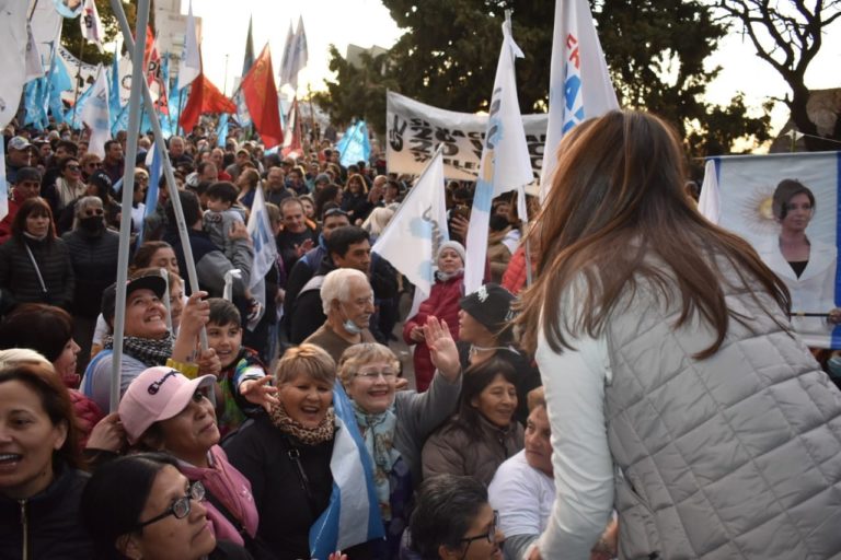 El fuerte respaldo a Cristina Fernández de Kirchner también se hizo sentir en Santa Rosa: “A Cristina la quieren proscribir, pero el pueblo argentino va a estar ahí para defenderla”