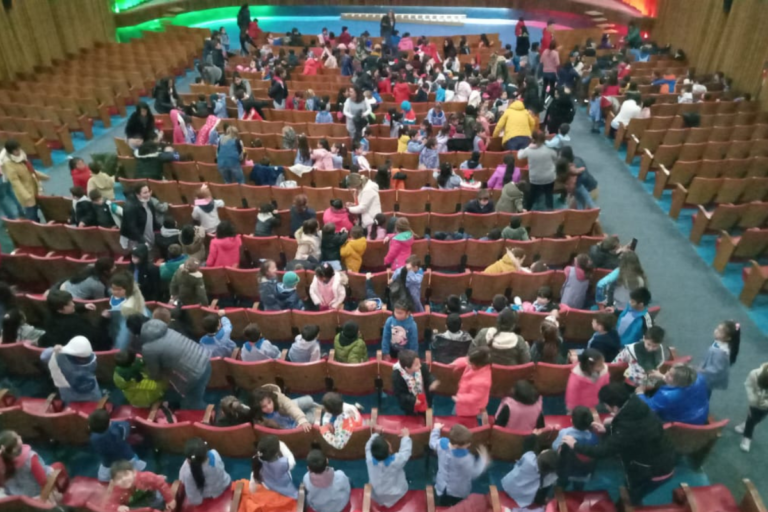 ¡GRAN INICIATIVA!: Desde la Asociación Italiana invitan a jardines de infantes para que los niños puedan disfrutar del cine: “Tenemos alrededor de 1.900 chicos que van a pasar por la sala”
