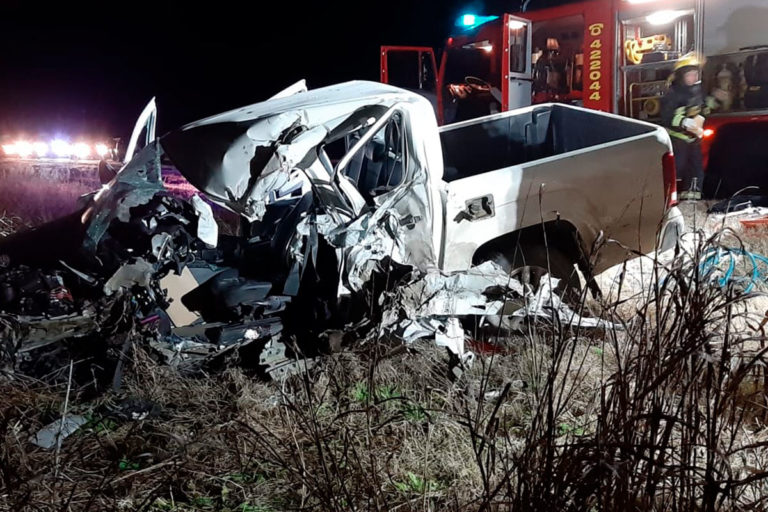 Gravísimo accidente frontal en Ruta 102 a 7 kilómetros de General Pico: El conductor de una camioneta y el del camión fueron trasladados al Hospital