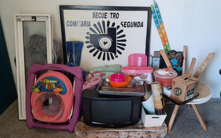 Allanamiento en el Barrio “El Molino” por robo a vivienda: la Policía demoro a una mujer y recupero la mayoría de los objetos denunciados
