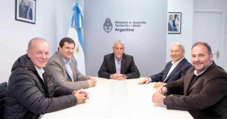 “Todo lo que está comprometido está asegurado y dentro de eso, tenemos los 3 complejos ya licitados, y adjudicados” remarcó el titular del IPAV